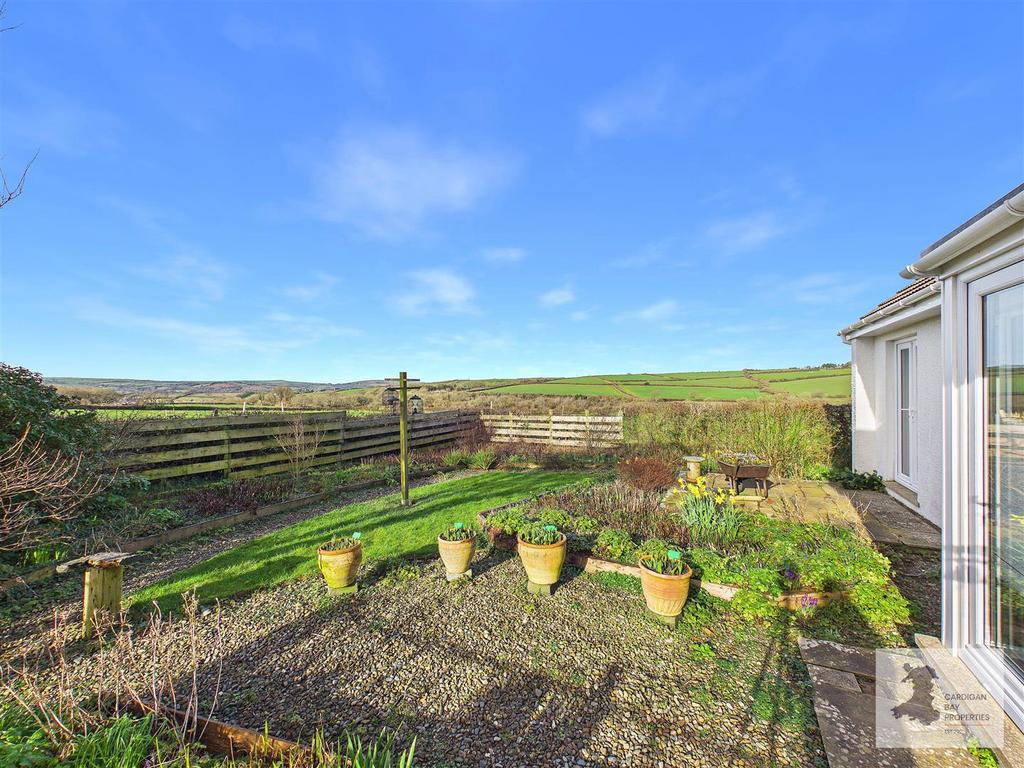 Views to front garden
