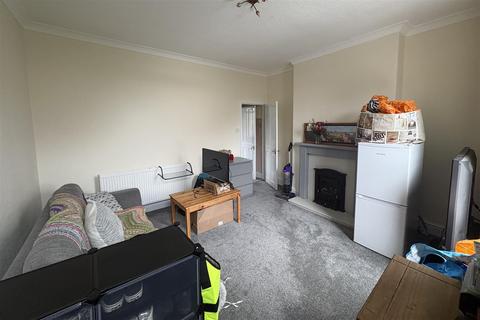 3 bedroom terraced house to rent, Cadogan Avenue, Huddersfield