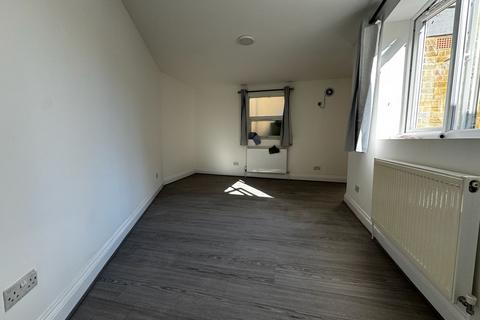 1 bedroom flat to rent, Garratt Lane, London SW18