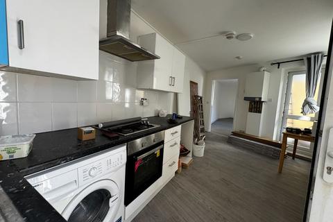 1 bedroom flat to rent, Garratt Lane, London SW18