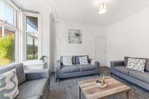 2 bedroom maisonette to rent, Deans Cl CR0