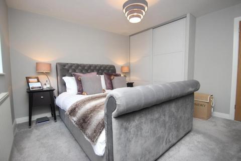 2 bedroom maisonette to rent, Deans Cl CR0