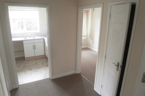 2 bedroom flat to rent, Primrose Court, Windham Road