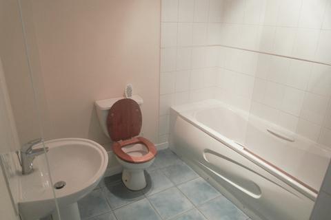 2 bedroom flat to rent, Primrose Court, Windham Road