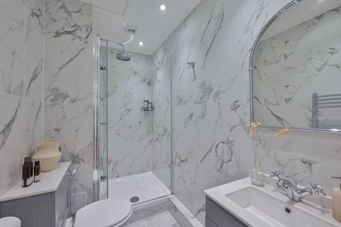 Studio to rent, Rutland Gate, Knightsbridge, London, SW7