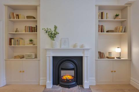 Studio to rent, Rutland Gate, Knightsbridge, London, SW7