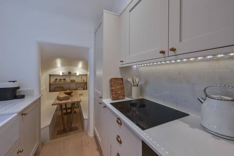 Studio to rent, Rutland Gate, Knightsbridge, London, SW7