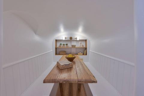 Studio to rent, Rutland Gate, Knightsbridge, London, SW7