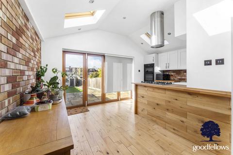 3 bedroom terraced house to rent, Churston Drive, Morden SM4