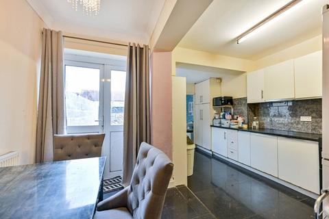 3 bedroom terraced house to rent, New Heston Road, Heston, Hounslow, TW5