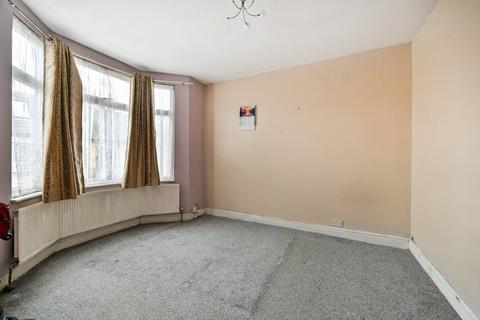 3 bedroom terraced house to rent, New Heston Road, Heston, Hounslow, TW5