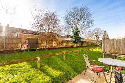 2 bedroom flat for sale, Langley House, Beavers Lane, Hounslow, TW4