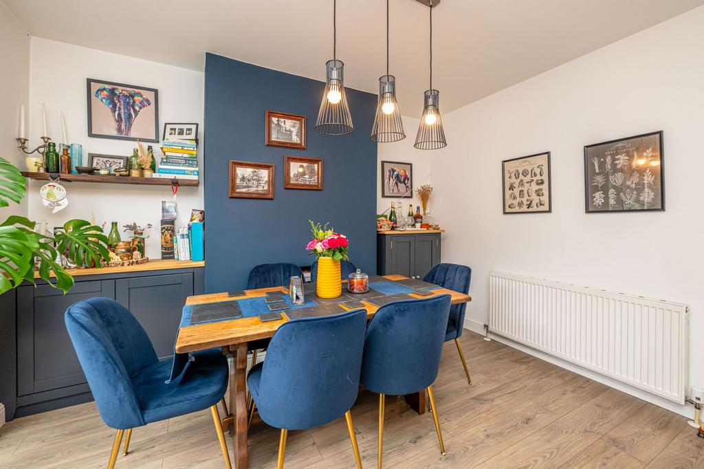 Kitchen / Dining Area