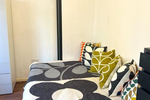 5 bedroom semi-detached house to rent, Colbourne Avenue, Brighton BN2