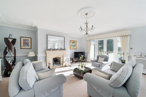 undefined, Eyhurst Park, Kingswood