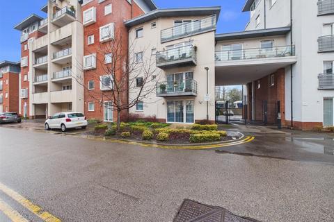 2 bedroom flat for sale, Coxhill Way, Aylesbury HP21