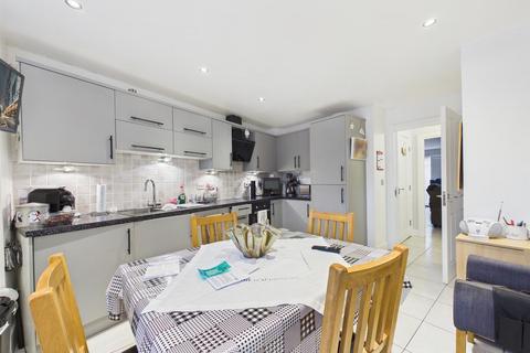 2 bedroom flat for sale, Coxhill Way, Aylesbury HP21