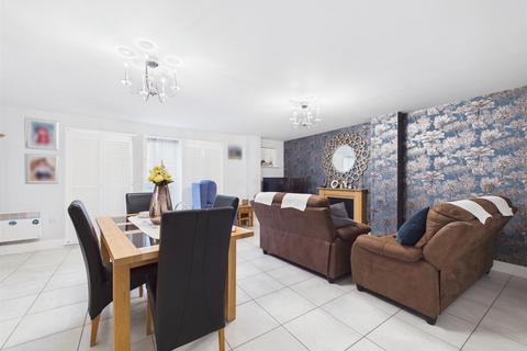 2 bedroom flat for sale, Coxhill Way, Aylesbury HP21
