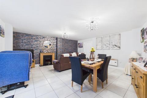 2 bedroom flat for sale, Coxhill Way, Aylesbury HP21