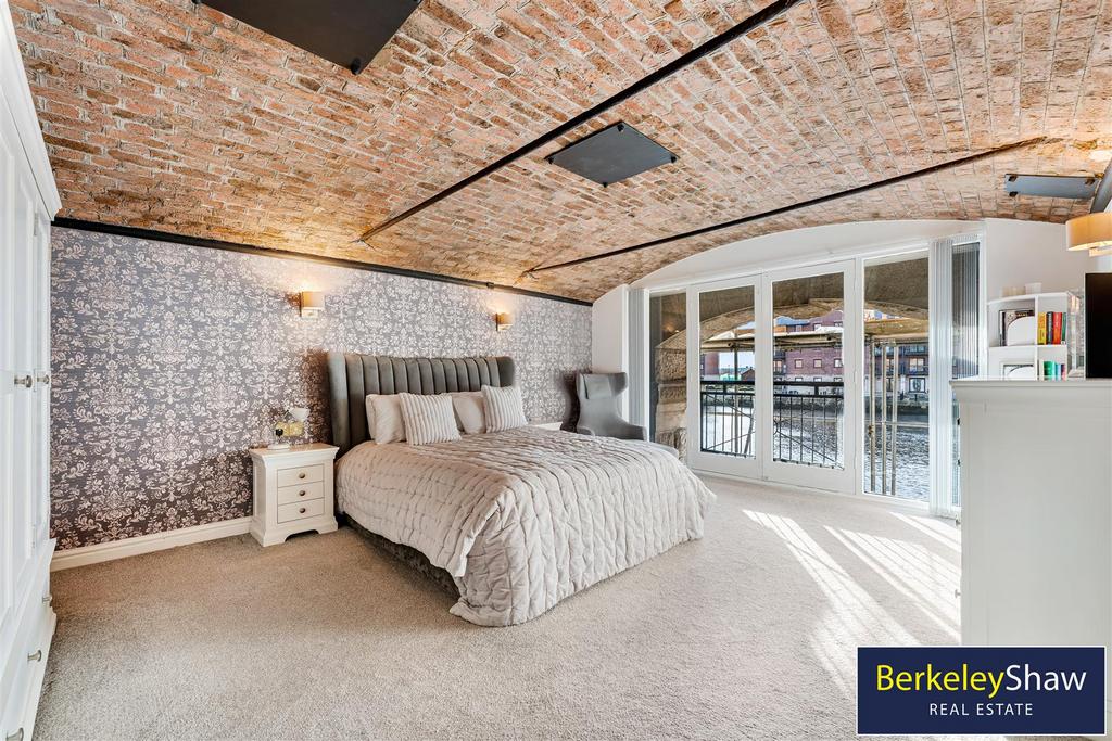 Master suite (3)