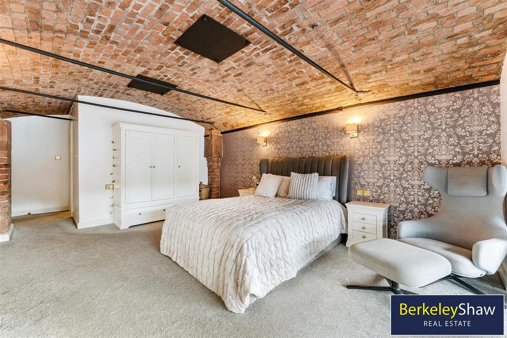 Master suite (4)