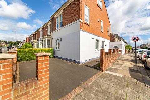 4 bedroom flat to rent, £110pppw - Falmouth Road, Heaton, NE6
