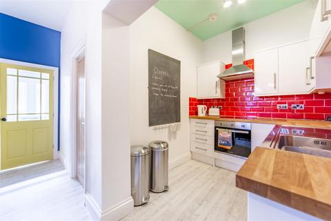 4 bedroom flat to rent, £110pppw - Falmouth Road, Heaton, NE6