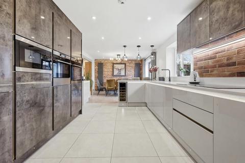 3 bedroom semi-detached house for sale, Roughtons, Chelmsford, CM2