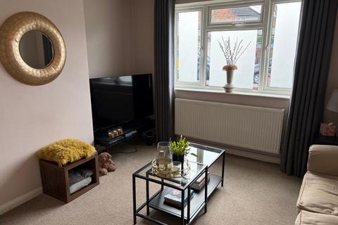 3 bedroom semi-detached house to rent, Alsom Avenue, Worcester Park KT4