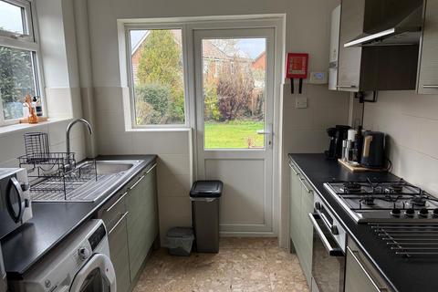 3 bedroom semi-detached house to rent, Alsom Avenue, Worcester Park KT4