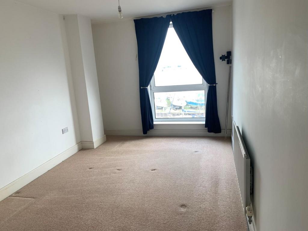 BEDROOM.jpg