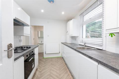 1 bedroom flat to rent, Meon Road, London
