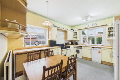 3 bedroom bungalow for sale, The Avenue, Bromwich Road, Worcester, Worcestershire, WR2