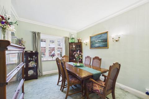 3 bedroom bungalow for sale, The Avenue, Bromwich Road, Worcester, Worcestershire, WR2
