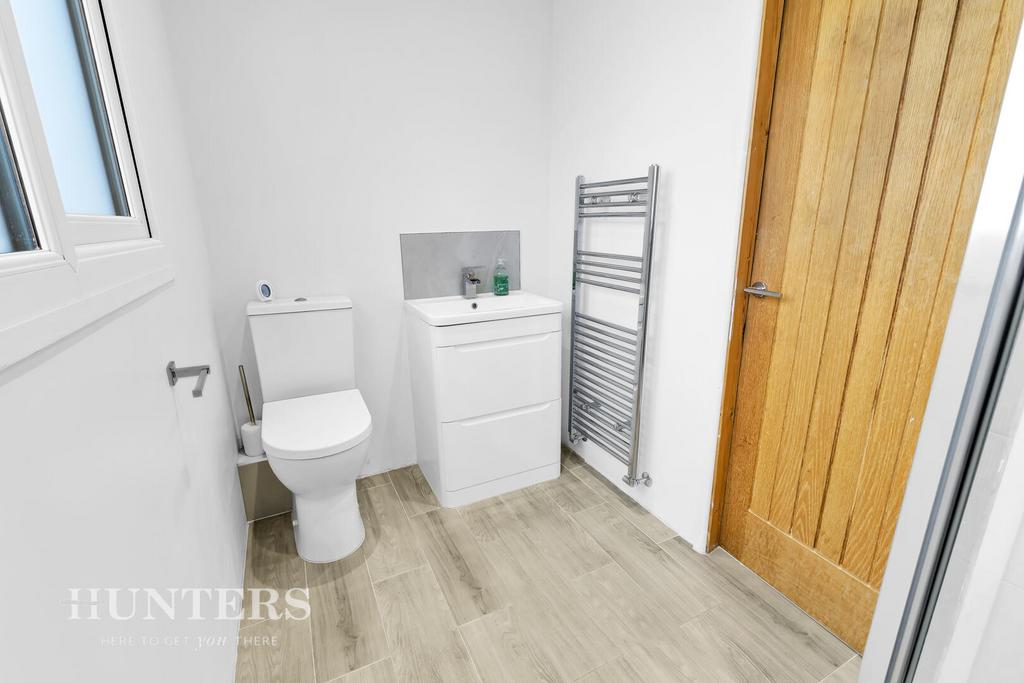 En-suite bathroom