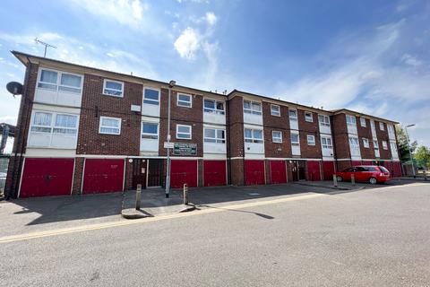 1 bedroom flat to rent, Thornhill Gardens, Barking, IG11