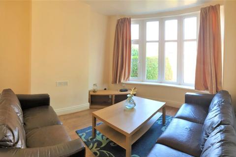 4 bedroom semi-detached house to rent, Yew Tree Road, Manchester