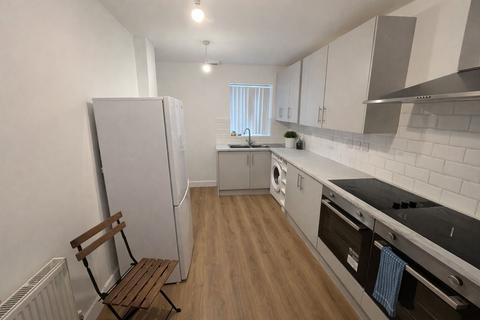6 bedroom terraced house to rent, Valley Road, Walsall, WS3
