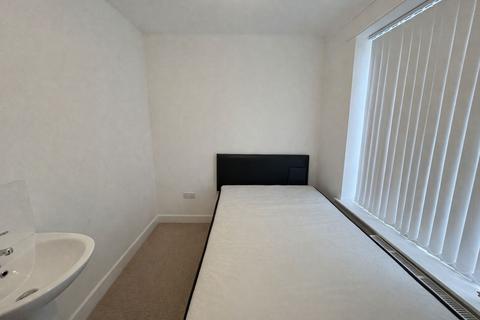 6 bedroom terraced house to rent, Valley Road, Walsall, WS3