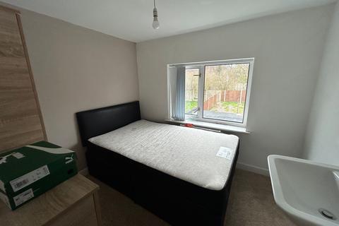 6 bedroom terraced house to rent, Valley Road, Walsall, WS3