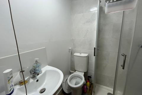 6 bedroom terraced house to rent, Valley Road, Walsall, WS3