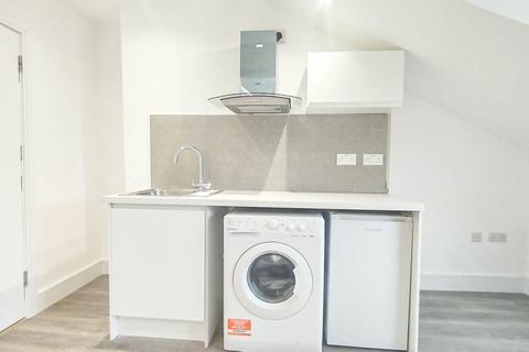 Studio to rent, The Grove, Ealing