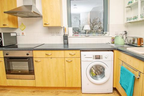 2 bedroom flat for sale, Wetherburn Court, Bletchley, Milton Keynes