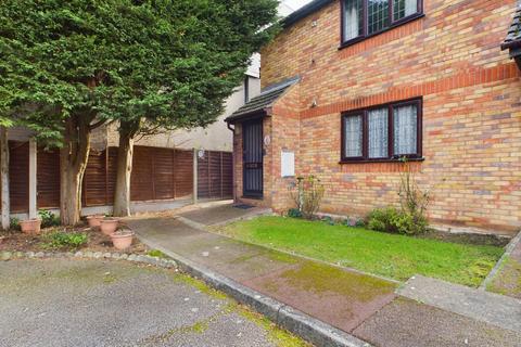 1 bedroom maisonette for sale, London Road, Benfleet, SS7