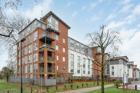 2 bedroom flat to rent, Southwold Road, Upper Clapton, E5