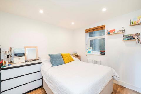 1 bedroom flat for sale, Rum Close, London E1W