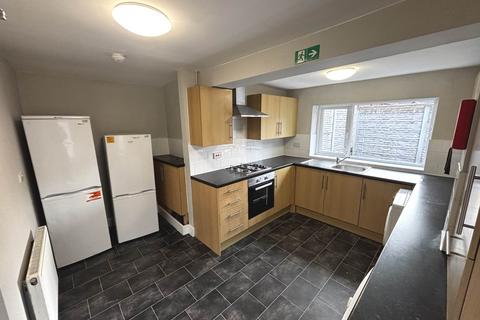 Mixed use to rent - Holt Lane, Prescot