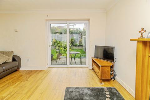 3 bedroom detached house for sale, Kelso Close, Bletchley, MILTON KEYNES