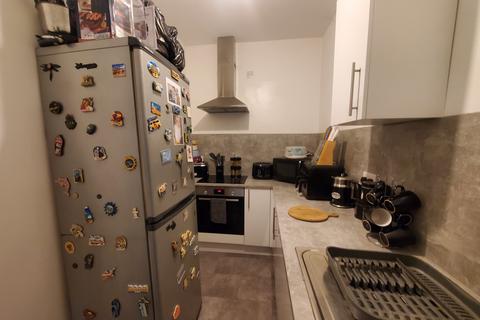 3 bedroom maisonette to rent, Villa Place, Gateshead NE8
