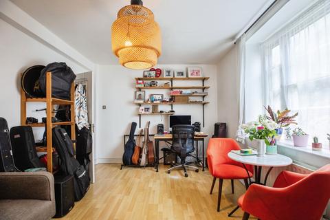 1 bedroom ground floor flat for sale, William Bonney Estate, London, SW4